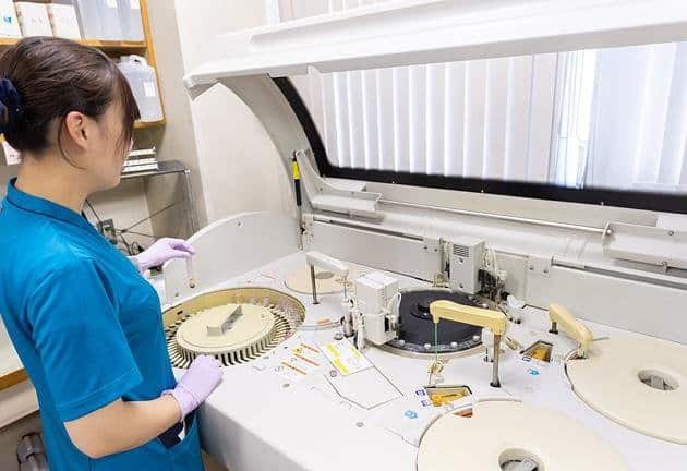 High-throughput laboratory automation system performing rapid diagnostic testing